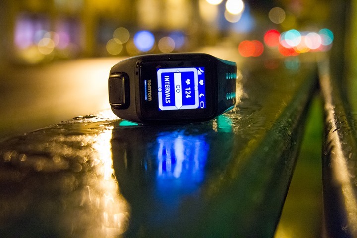 TomTom-Spark-Lonely-Intervals-On-A-Bench TomTom-Spark-Lonely-Intervals-On-A-Bench